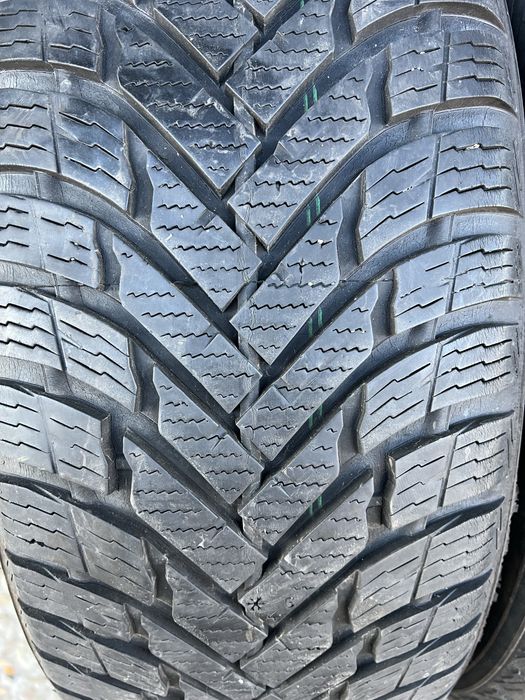 Зимові шини 235/60/18 107V Nokian Weatherproof SUV