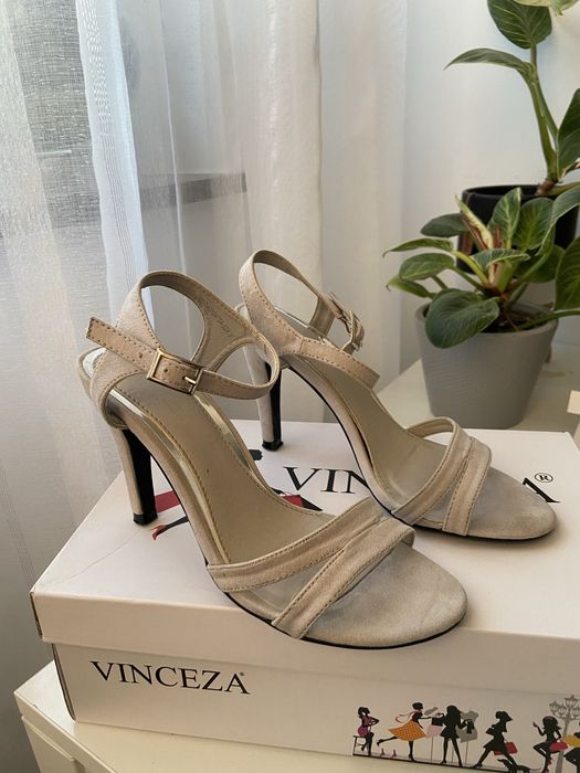 buty na obcasie zamszowe szare vintage