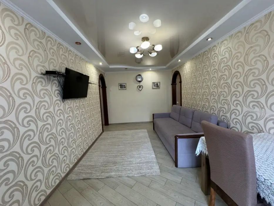 Продам с ремонтом 3к квартира ж/м Тополь-1