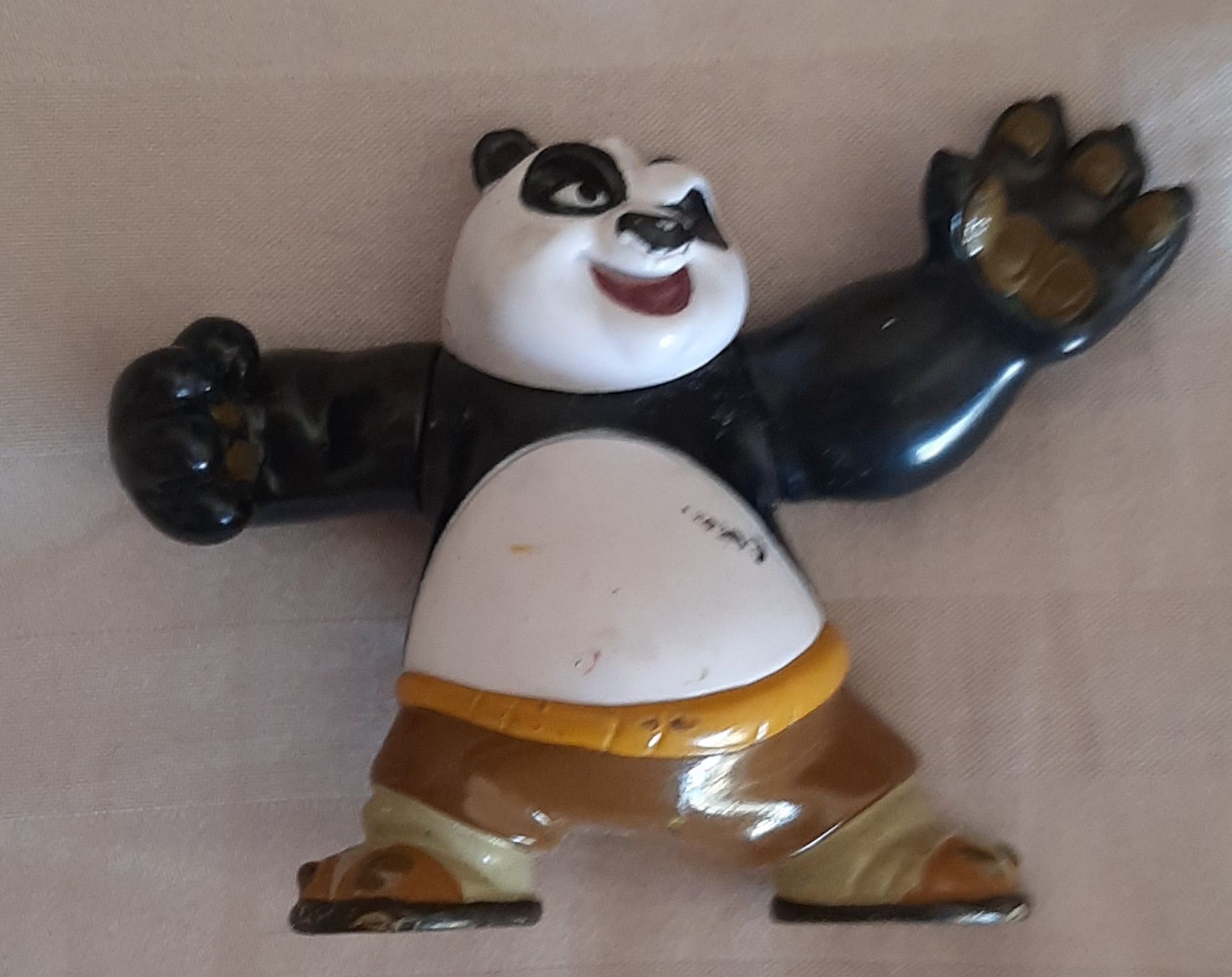 2 Figuras pvc wolf e o panda kung fu