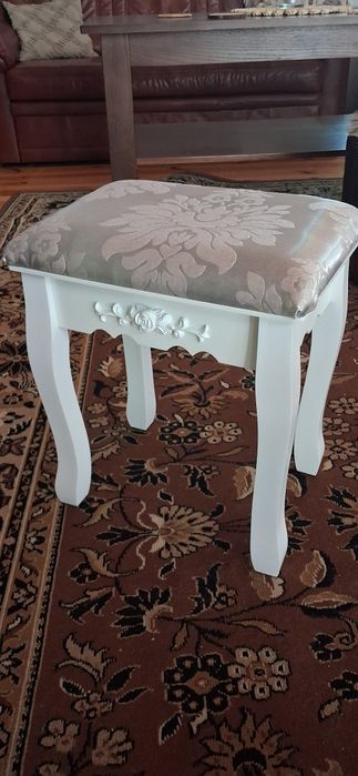 Taboret stylizowany stołek biały glamour
