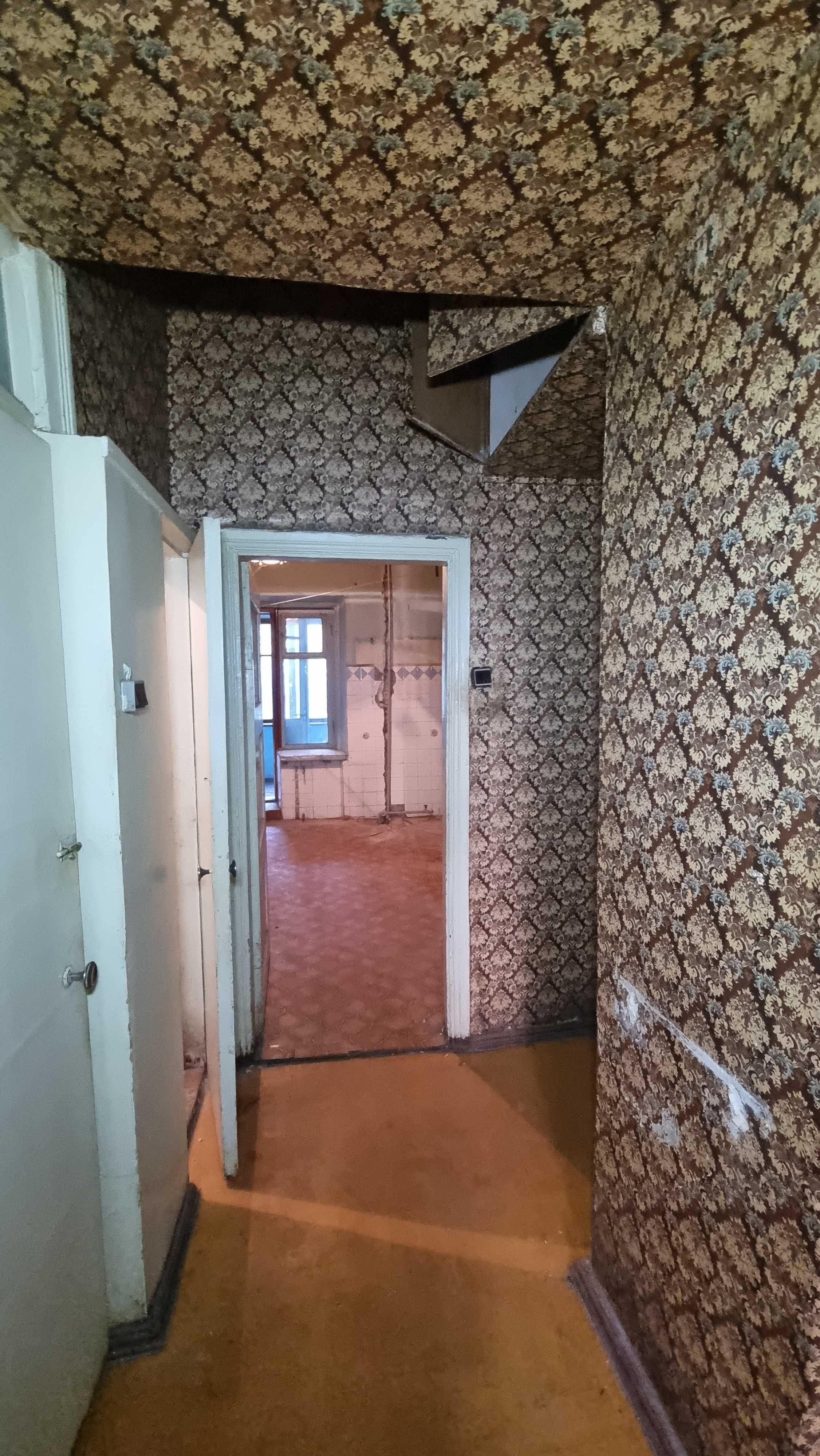 3х кімнатна 80м2 на 4 Фонтану, спецпроект, АГВ, під ремонт