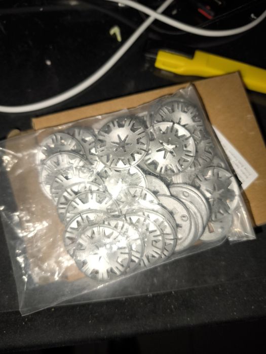 Шайба-клипса крепежная