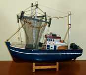 Antigo barco de pesca em madeira