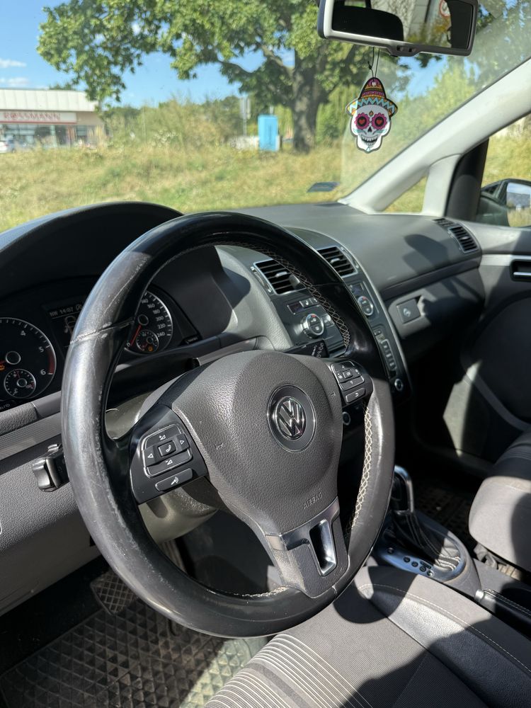 VW Touran 2.0 TDI 140 km DSG hak