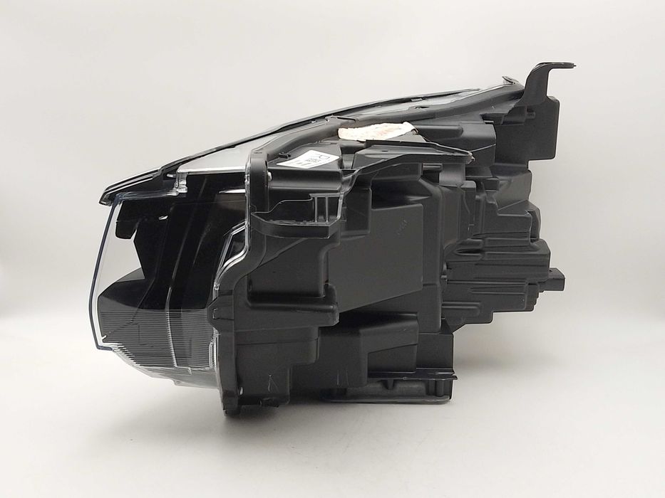 VW AMAROK 2 II 22- Lampa Przednia Prawa Reflektor Full LED IQ EUROPA