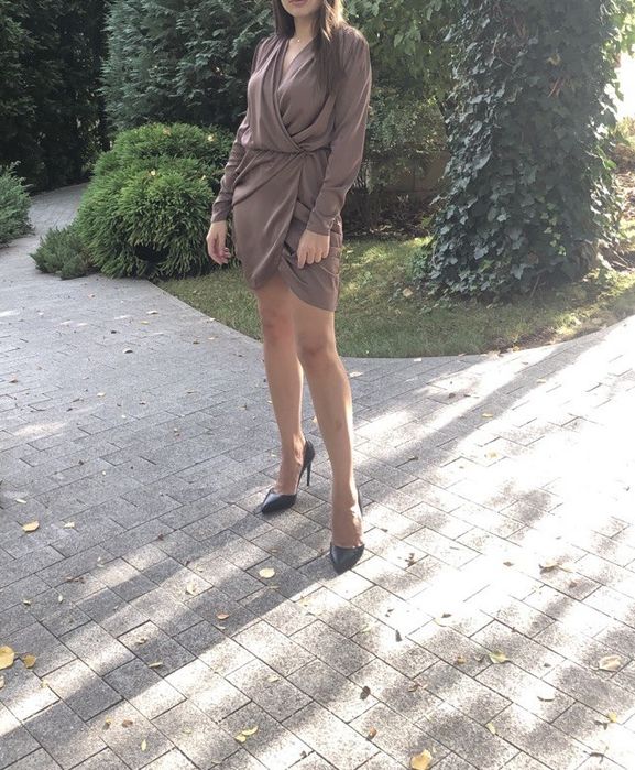 Красивое шелковое платье