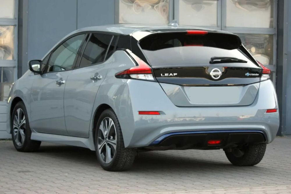 Nissan Leaf      2021