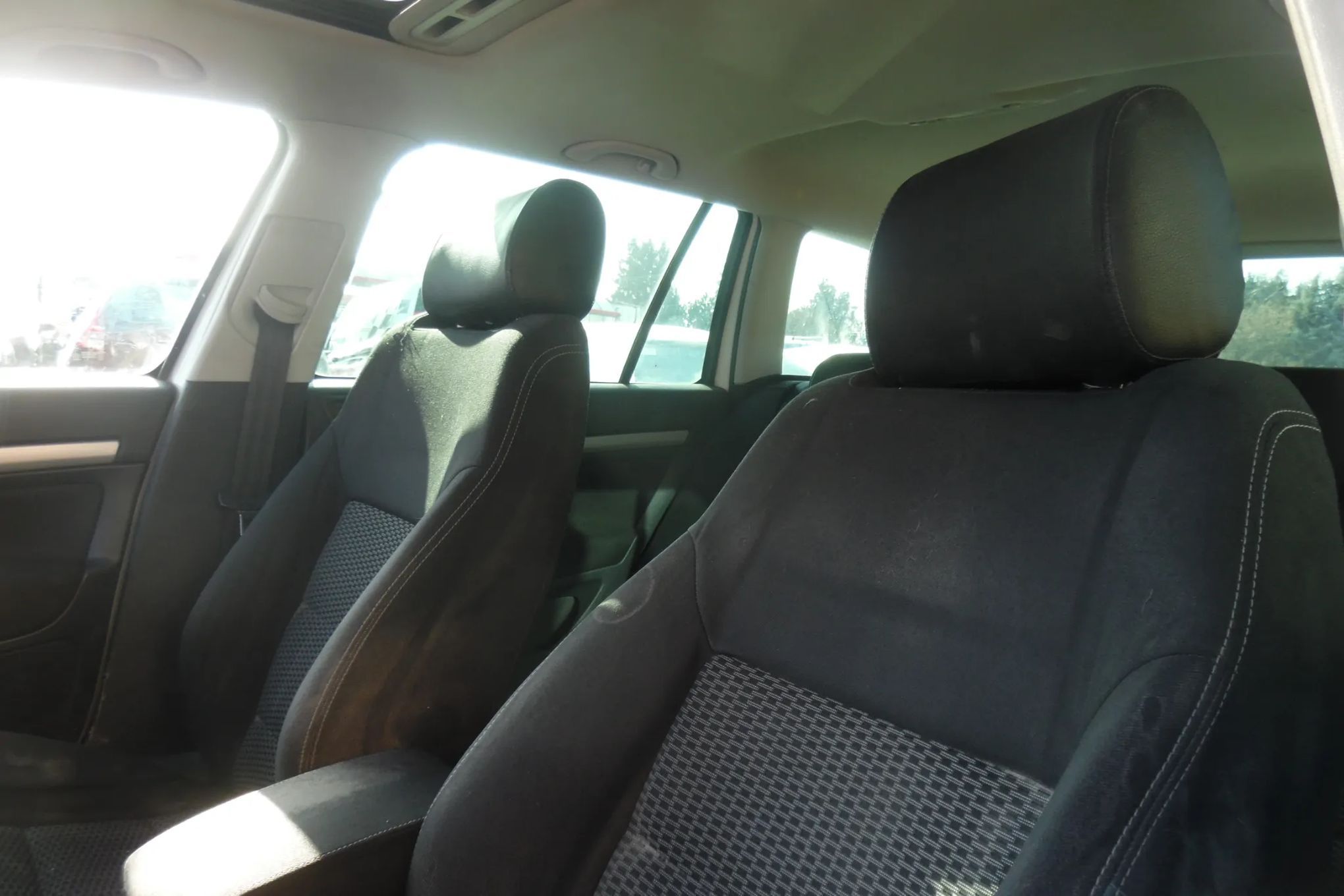 Skoda Octavia 2010r, 1.6 TDI, 4x4, Lekko uszkodzony prawy przód i tył. Jeździ.