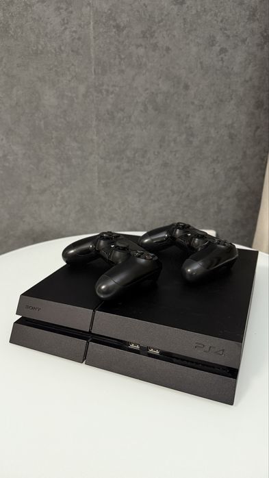 Sony PlayStation 4 + 2 джойстика + Fifa 21