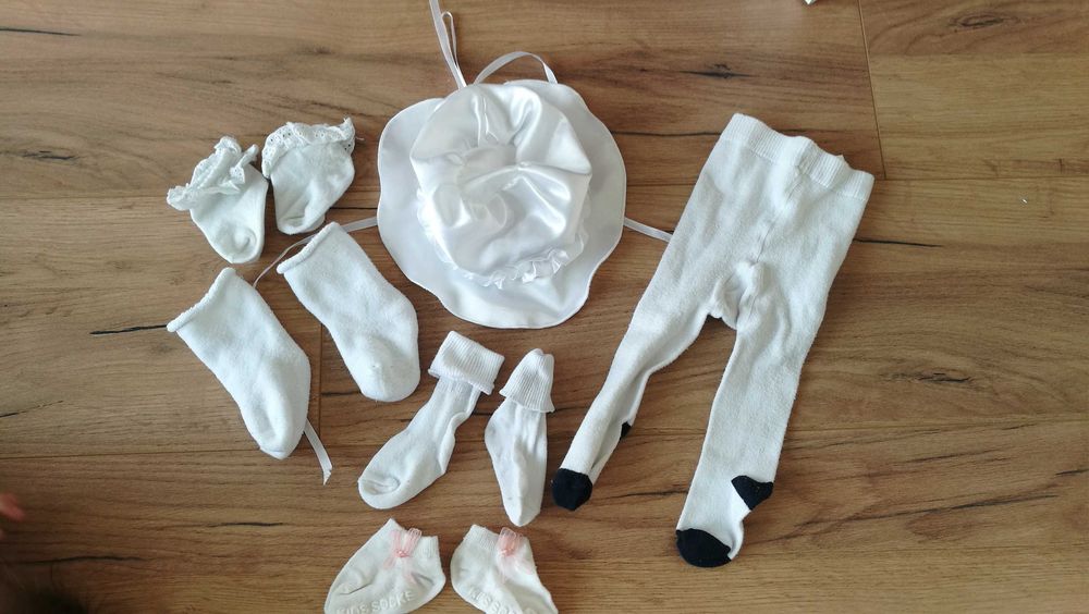 Biały zestaw chrzest kapelusz skarpetki rajstopki newborn