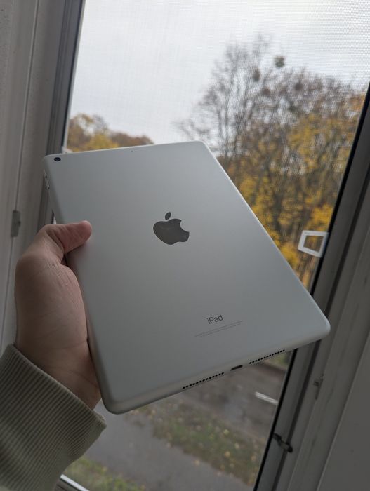 iPad 5 128gb майже новий 100% батарейка