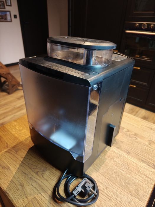 Ekspres Krups Essential EA8108 w kolorze czarnym