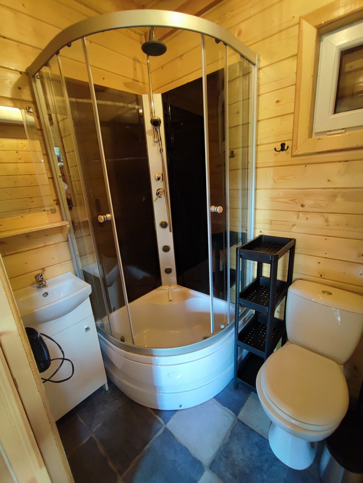 Domki nad jeziorem # działka z linią brzegową # pomost # sauna#jacuzzi