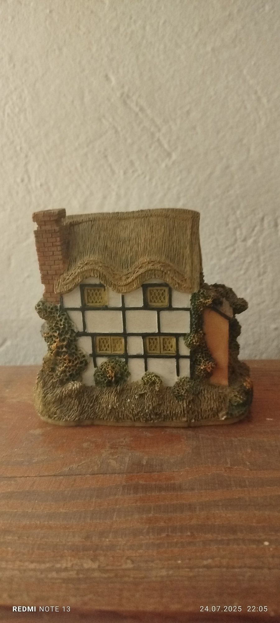 Zegarek w figurce domek