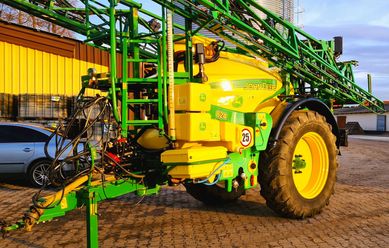 Opryskiwacz John Deere 824 .2400L 28m 7 sekcji  ORGINAŁ !!