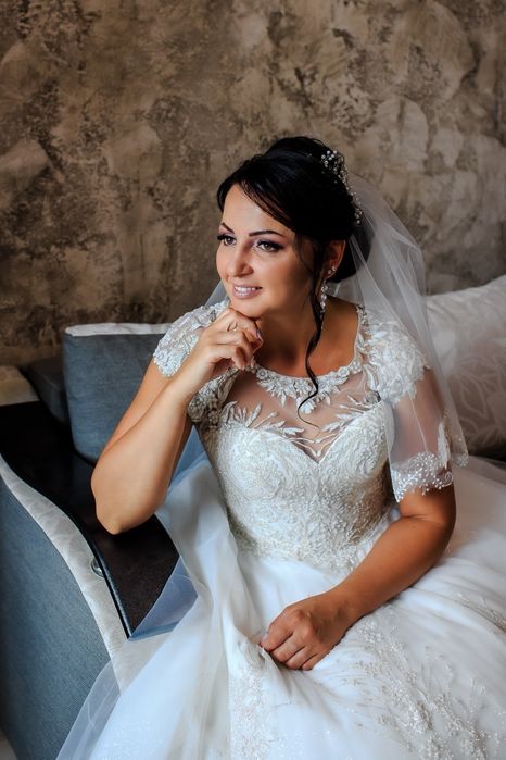 Весільна сукня в гарному стані