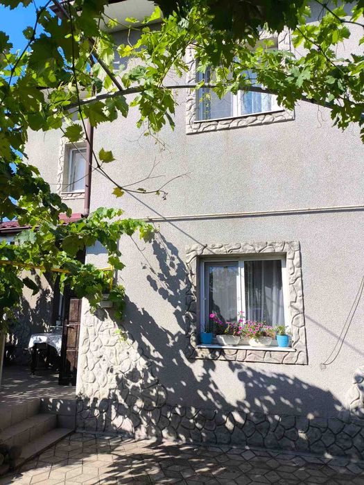 село Дачное, добротный дом 2 эт, 10 сот.  Рядом Нерубайское.