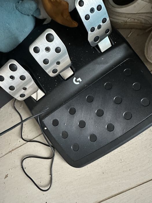 Vendo ou troco volante e pedais para ps5\ps4 e pc