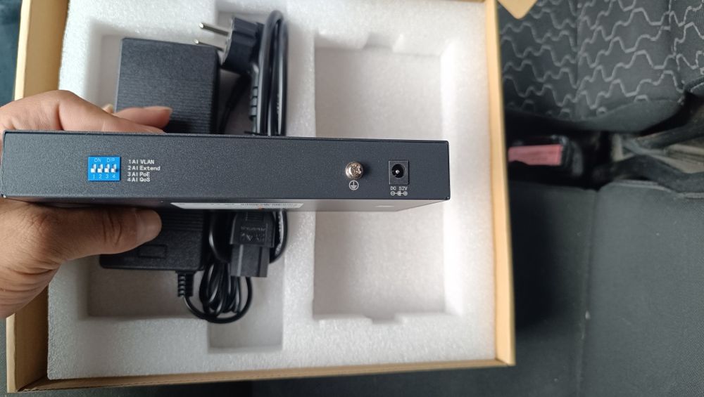 Switch PoE 10 Portas (8 portas + 2 portas de Uplink)64737890731907121