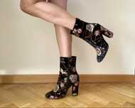 Botki haftowane, buty na obcasie
