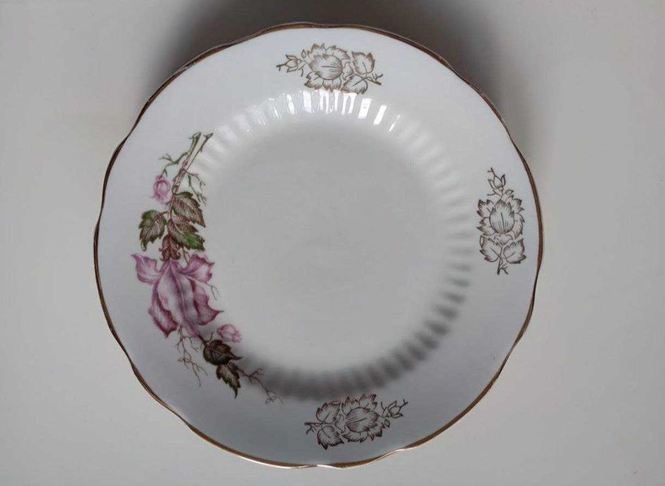 Набір нових тарілок часів СРСР