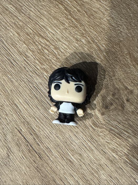 Обмін/продаж фігурка дивні дива кіндер stranger things kinder