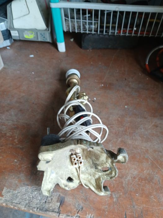 Candeeiro antigo em metal