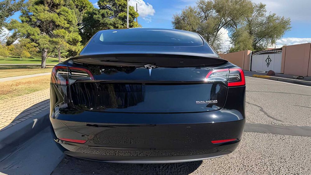 Tesla Model 3      2023