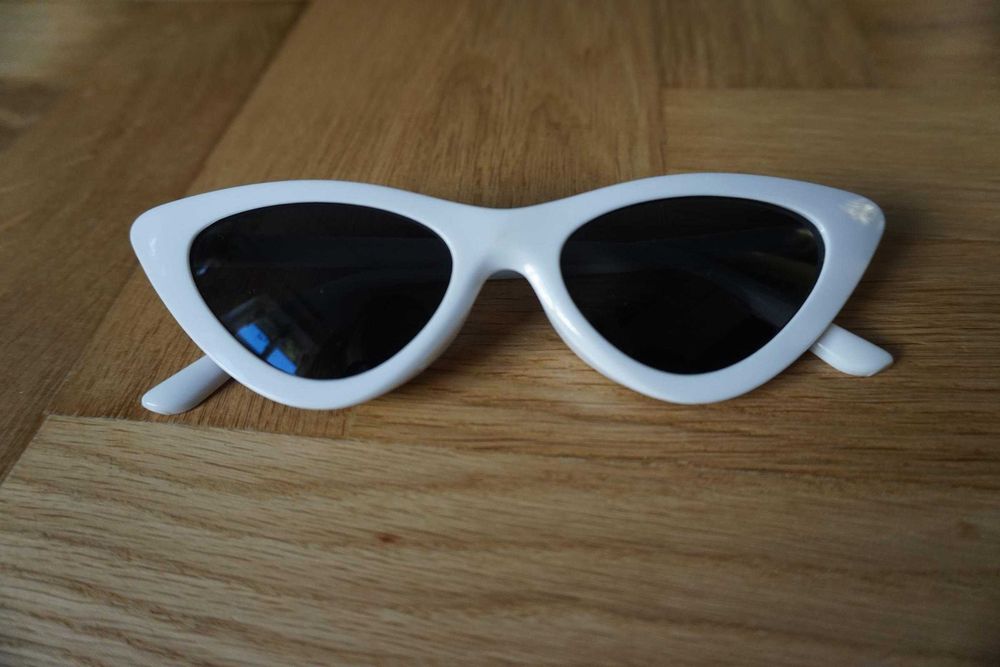 Okulary przeciwsłoneczne białe czarne retro kocie oko wąskie vintage