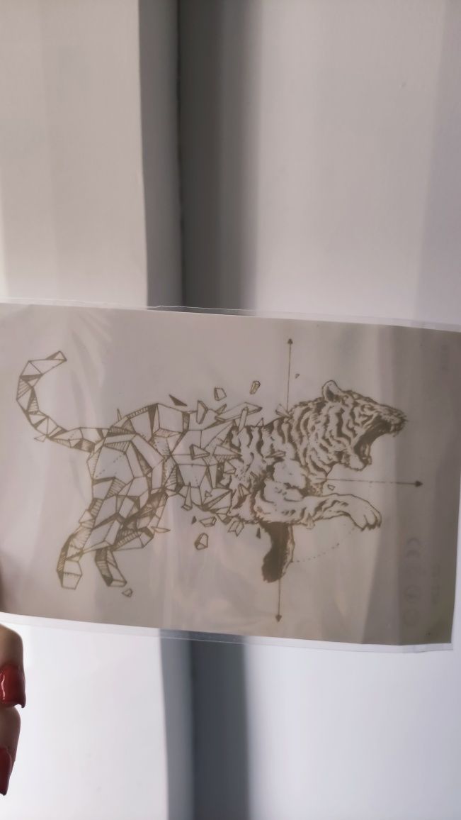 Tatuaż długotrwały fałszywy - fake tattoo