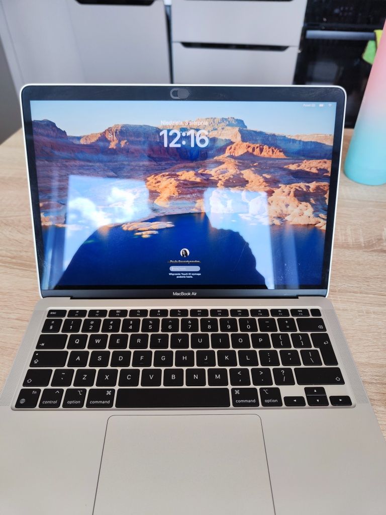Macbook M1 16/256 Stan B.dobry