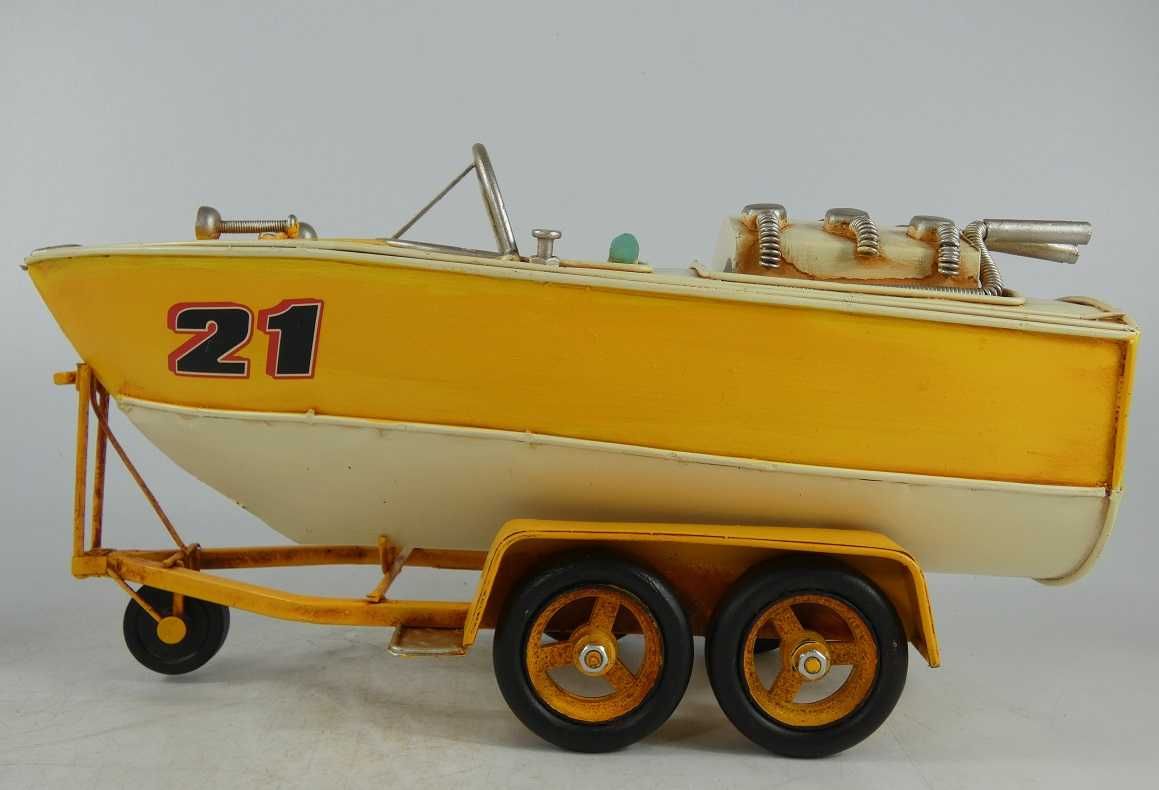 Metalowy model Motorówka na przyczepie - ŁODŹ łódka przyczepa