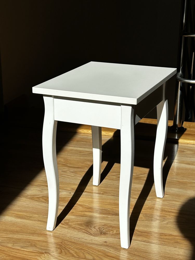 Drewniane krzesło/taboret – białe