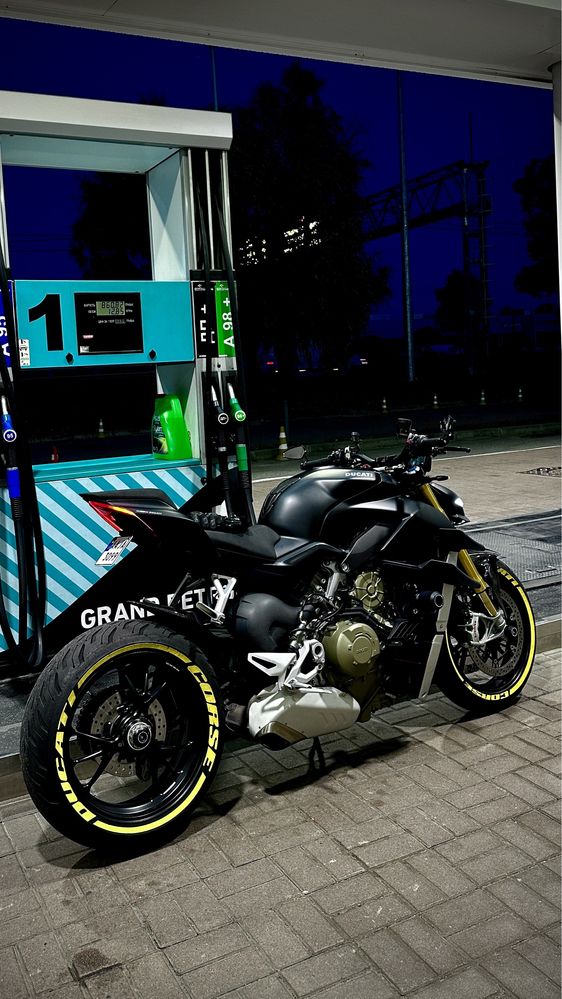 ducati streetfighter v4s