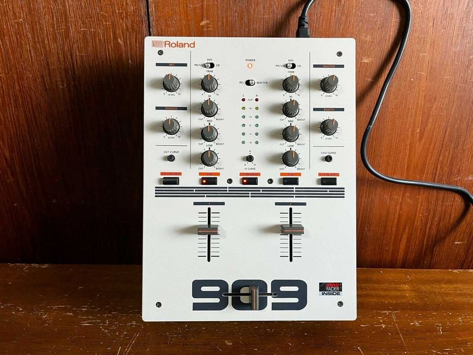 DJ микшер Roland DJ-99
