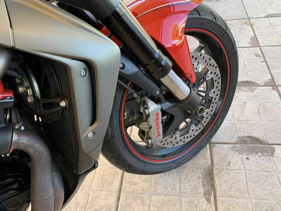 MV Augusta Brutale 1090RR