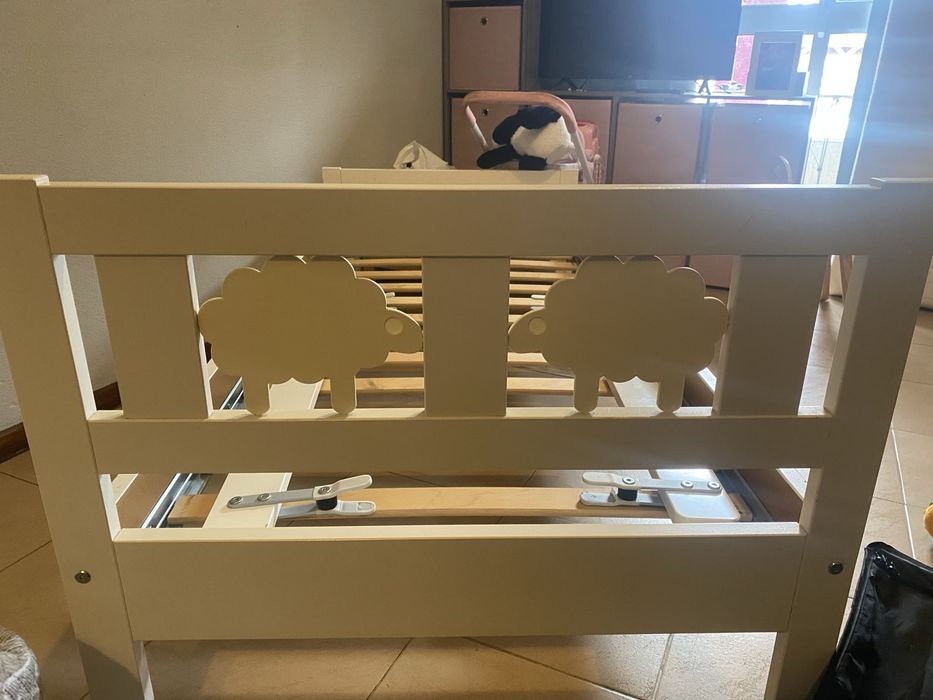 Cama de crianca branca ikea em otimo estado