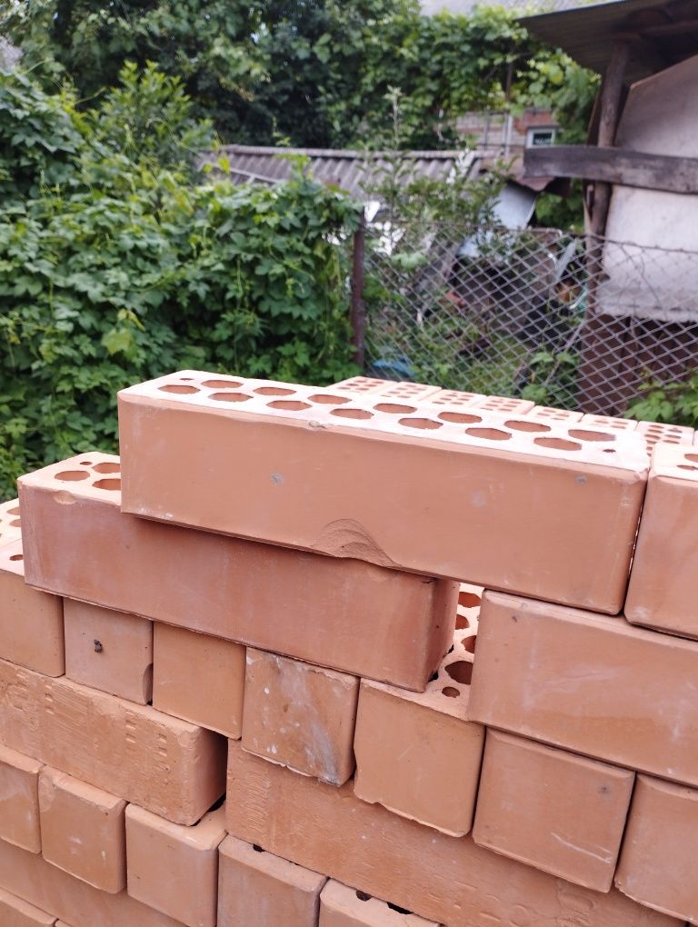 обліцовочний кирпич з пошкодженнями