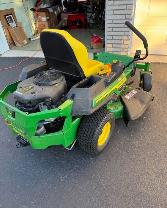 kosiarka samojezdna John Deere Z315E z 2023 roku. Z USA