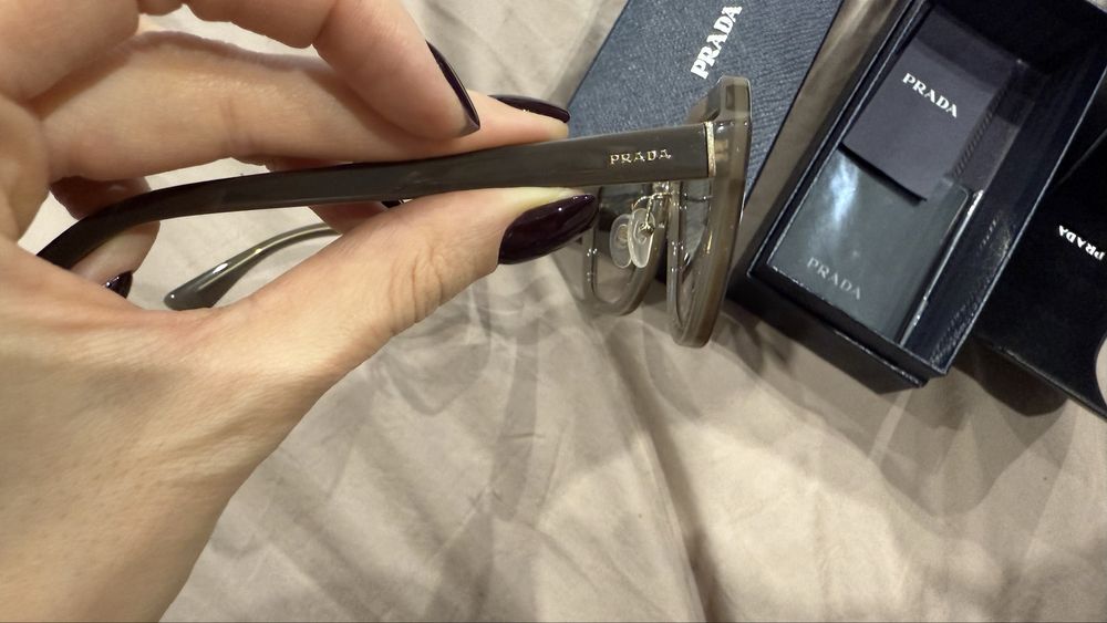 Оригінальні окуляри Prada