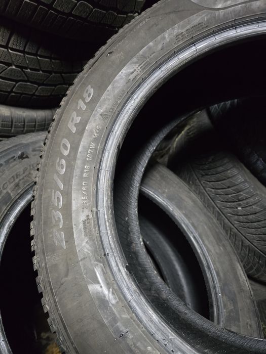 235/60R18 Pirelli AllSeason sf2 Scorpion