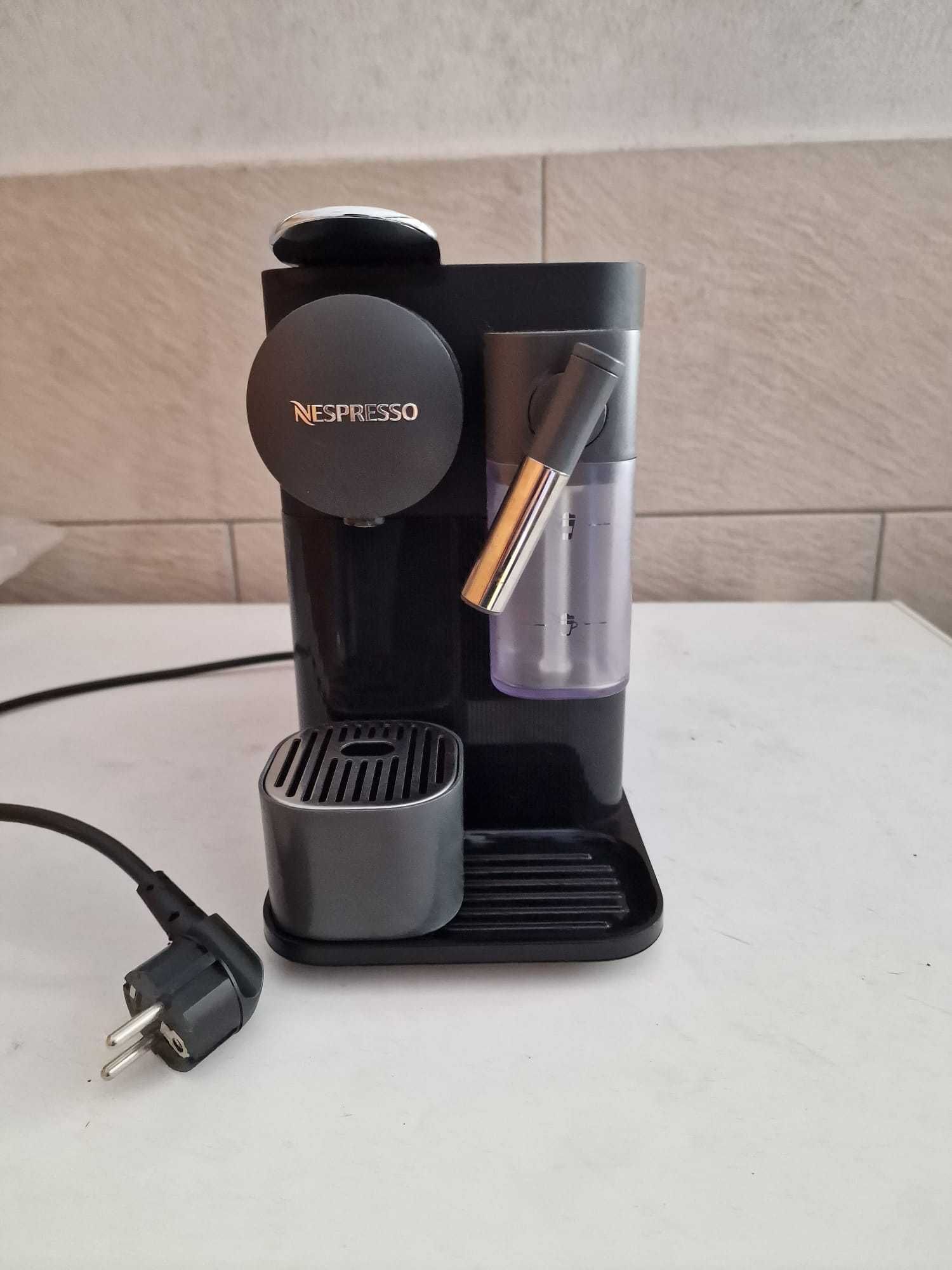 Máquina de café Nespresso Latissima One