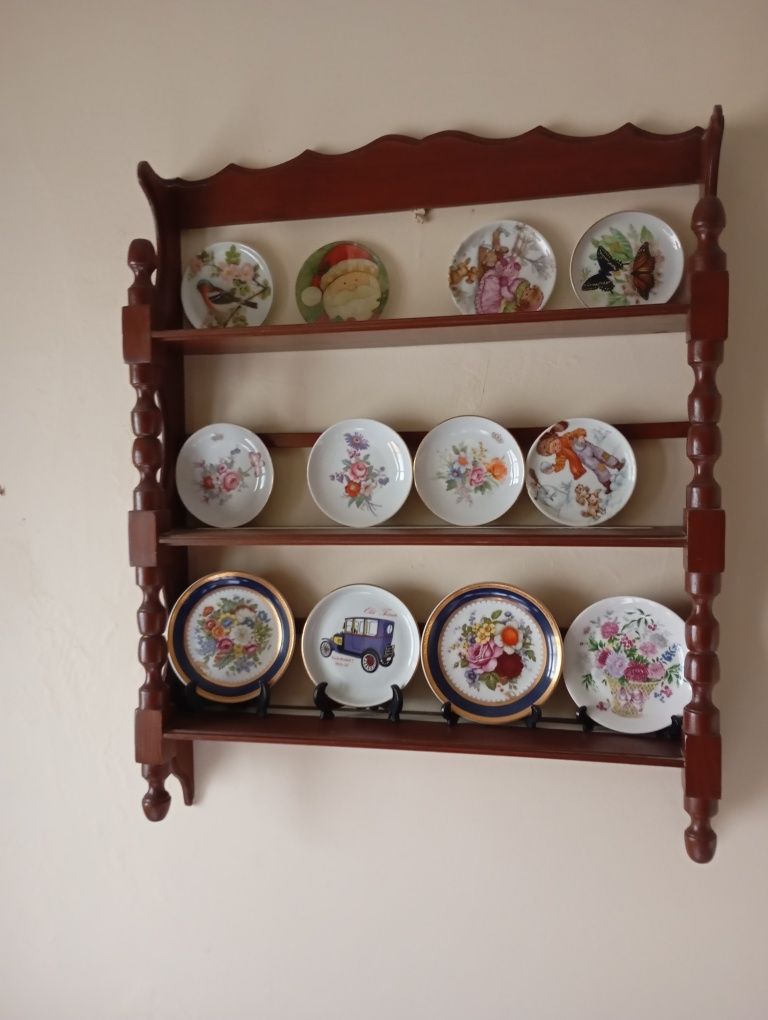 Expositor de pratos decorativos