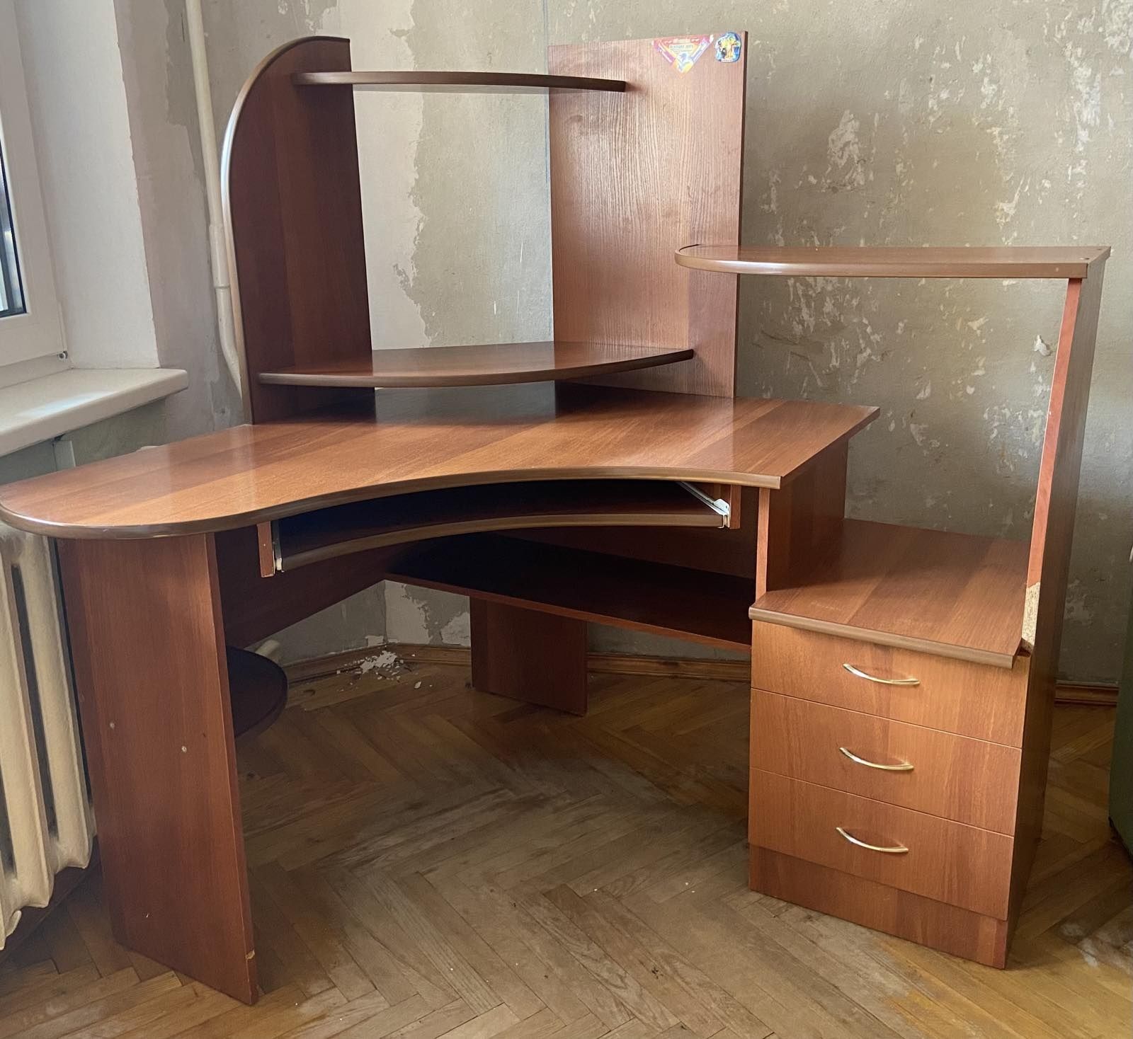 Продам комп'ютерний стіл