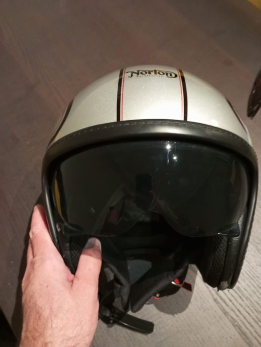 Capacete Norton cinzento