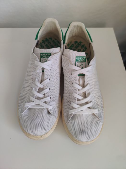 Tênis adidas Stan Smith 
Brancos e azuis em malha