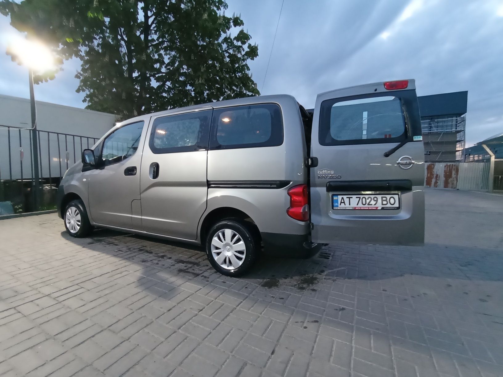 Nisan NV200 пасажир, 1,5 дизель, 7 місць в ідеалі, 2011 р