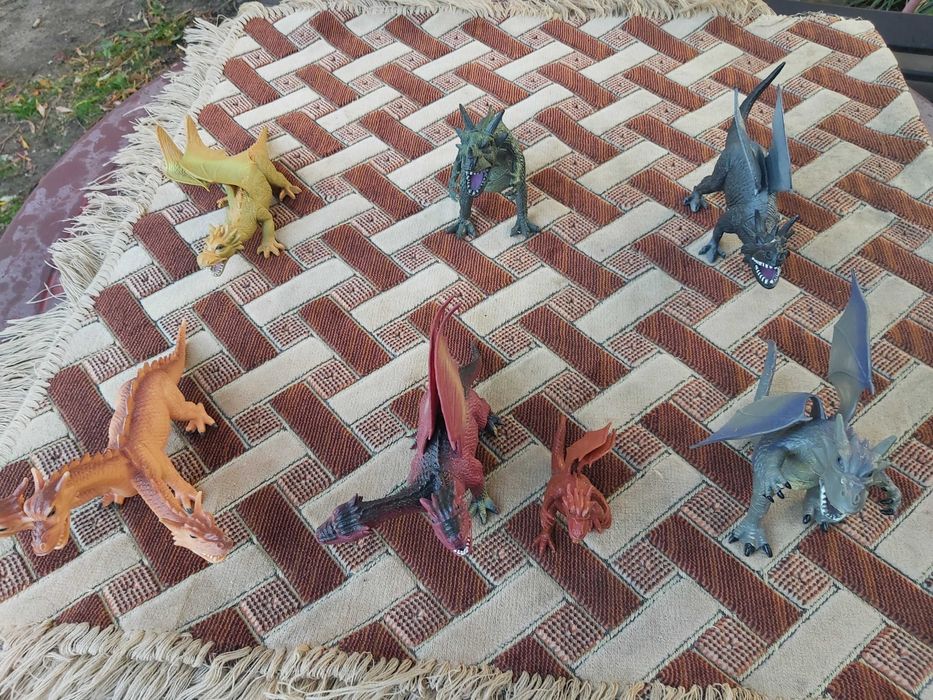 Фигурки драконов. Фигуры драконов. Игрушки драконы. Іграшки дракони