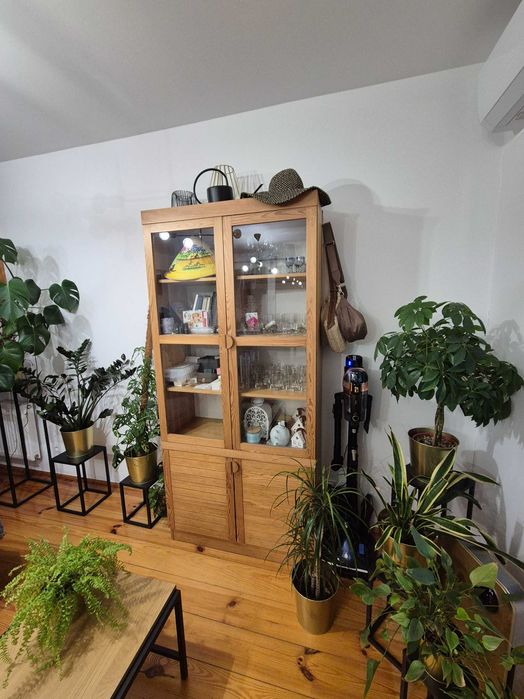 Witrynka z przeszkleniem